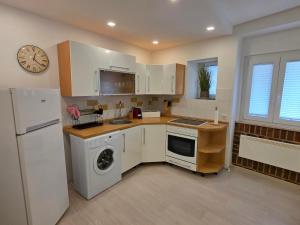 Breece Hideaway
