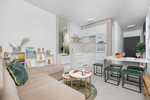Przytulny Apartament z Widokiem, Parking & Balkon by Noclegi Renters