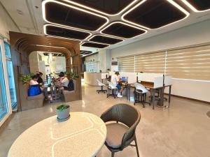 Cloud Atelier - Modern Retreat Plus Coworking Space