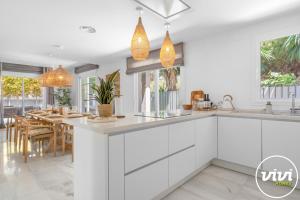 ViVi Homes - Villa Sandline - Private Pool - Garden