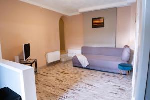 Cozy Old Town Stay with Bath