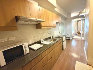 Ivory Atelier - Luxe Stay Plus Coworking Space