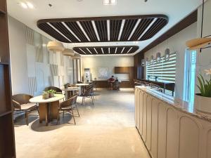 Ivory Atelier - Luxe Stay Plus Coworking Space