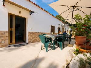 Sa Jacaranda -Beachside with Private Parking