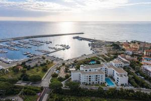 Sunflower pool 300m from beach
