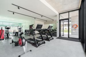 Seaside Beach Condo by Minhos Guest