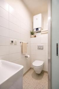 ALURE RESIDENCES 11 - 24h self check-in & private parking next to the apartment building included, CITY CENTER right on SNP Square in a quiet passage, new building, best deal in town