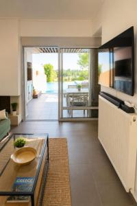 Villa Magnifica - Private Pool, Elevator & Sea View