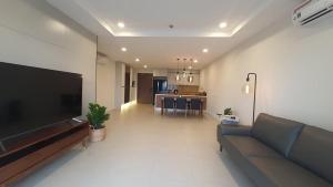 N2X12 - Wake Up to Beautiful West Lake Views Kosmo 2BR