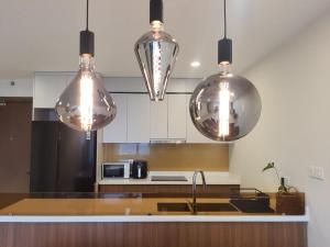 N2X12 - Wake Up to Beautiful West Lake Views Kosmo 2BR