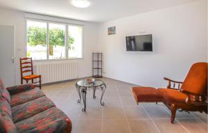 Awesome Home In St-Just Dardèche