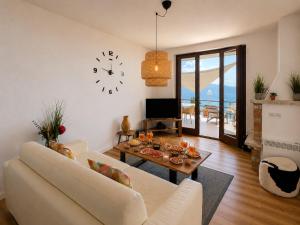 Elisa - Theater Home