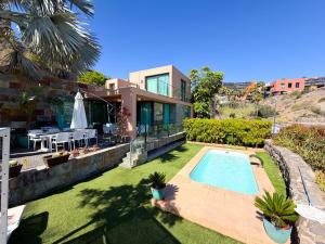 Cosy villa with private pool by CanaryScape