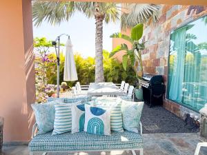 Cosy villa with private pool by CanaryScape