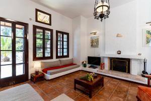 - Kioupi - 2 bedroom elegant and stylish house