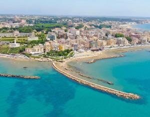 MIZI APARTMENT - Spacious independent residence with terrace and parking, 4 minutes from the beach and 100 m from Lavinio train station, with hourly connections to Rome, Anzio and Nettuno - Lavinio Stazione