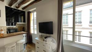 Emily In Paris Cosy Studio