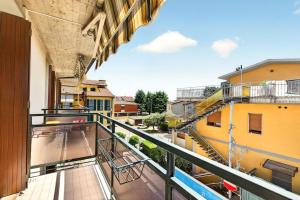 Airport BGY 4 min - Spacious House with Two Balconies