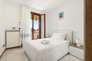 Airport BGY 4 min - Spacious House with Two Balconies