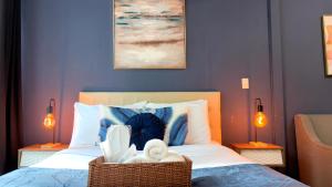 FREE Welcome Breakfast, BGC 1BR, 300Mbps Fiber, Steps to Mitsukoshi & Uptown, 19C