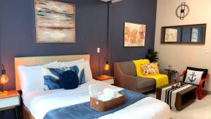 FREE Welcome Breakfast, BGC 1BR, 300Mbps Fiber, Steps to Mitsukoshi & Uptown, 19C