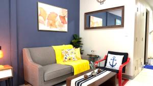 FREE Welcome Breakfast, BGC 1BR, 300Mbps Fiber, Steps to Mitsukoshi & Uptown, 19C