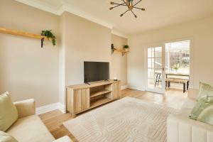 Host & Stay - Coastal Cottage