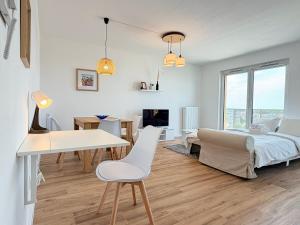 Wrocław Partynice Cosy Apartment by BookingHost