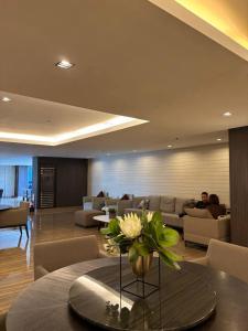 Air Residences Staycation by Paulheng