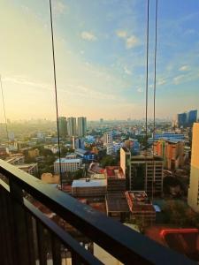 Air Residences Staycation by Paulheng