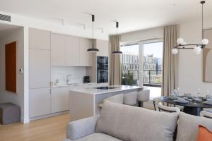 3-Bedroom Mokotów Apartment with Tarrace
