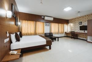 Shiva Grand