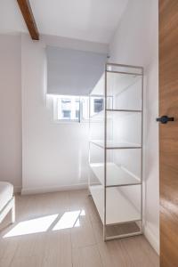 Lleo by Concept Flats