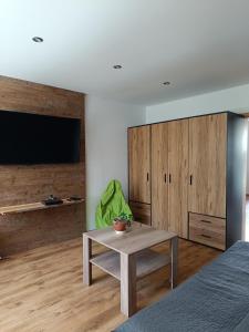 Spacious 3-room apartment, close to the center, station