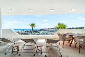 HigueronRentals Sunny Sea View Retreat