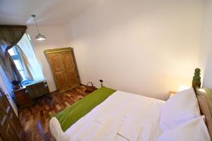 FLH - Charlies Nest - AC - Old Town
