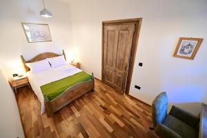 FLH - Charlies Nest - AC - Old Town