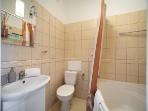 Golden Hour City Center Apartment