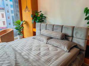 The Mosaic Loft, West Lake and Hoan Kiem Border
