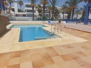 2 Bed Apt - Close To Beach - Pool - Balcony