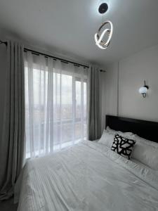Cozy Modern 1BR with views on 10th floor at TSAVO APARTMENTS near TRM 15 mins to CBD