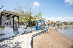 Marina studios Sea View