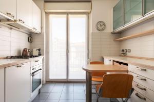 Salasco 40 - Trilocale in Porta Romana con garage