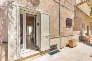 La Vecchia Grotta by BarbarHouse