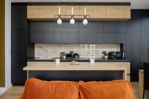 Air-Conditioned Apartment with Parking and Balcony by Noclegi Renters