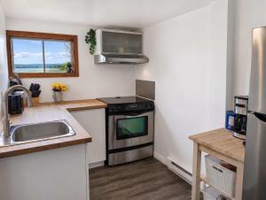 Condo 2 - Bord de leau SPA Barbecue & Foyer