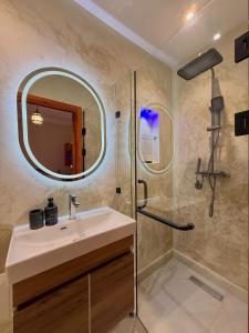 Two Unique Stays, Jacuzzi Apartment & 3BR Riad with Terrace