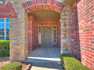 Beautifully Spacious Tulsa Treasure