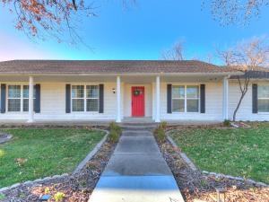 Freshly Remodeled Retreat Awaits!