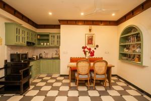 Minimalist Apartment In Aloha - For Cool Adults & Family Only